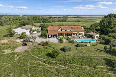 /international/fr/aigues-mortes-languedoc-roussillon-310108628837/