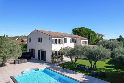 /international/fr/uzes-languedoc-roussillon-310105790872/?lang=pt