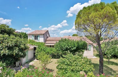 /international/fr/uzes-aquitaine-310109206653/