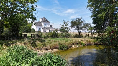 /international/fr/cere-la-ronde-centre-val-de-loire-310106627486/