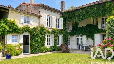 /international/fr/jarnac-centre-val-de-loire-310108777829/
