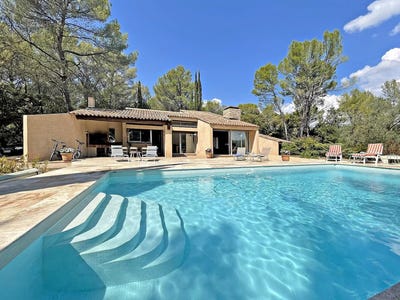 /international/fr/salernes-hh-15769494-salernes-provence-alpes-cote-d-azur-310100957259/