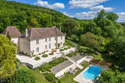 /international/fr/montcuq-en-quercy-blanc-midi-pyrenees-310108330823/
