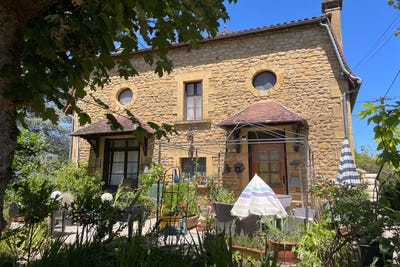 /international/fr/sarlat-la-caneda-aquitaine-310101514577/?lang=en