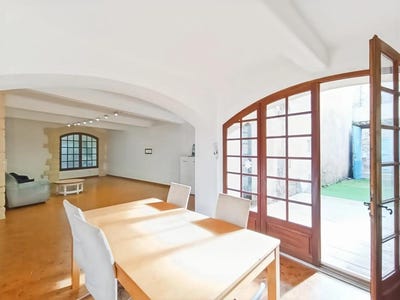 /international/fr/roquemaure-languedoc-roussillon-310107709072/