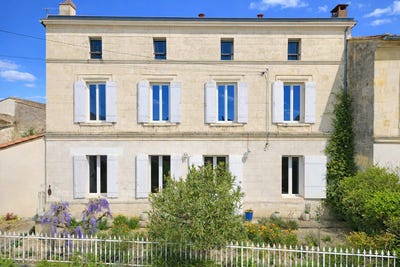 /international/fr/pomerol-aquitaine-310107025084/