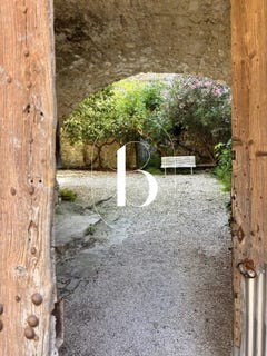 /international/fr/uzes-aquitaine-310108460577/