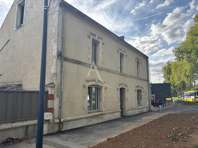/international/fr/fontenay-le-comte-pays-de-la-loire-310120046057/
