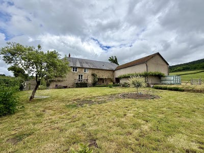 /international/fr/chateau-chinon-campagne-burgundy-310108529928/