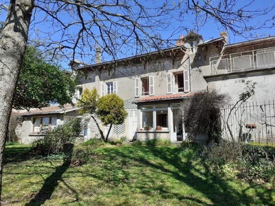 /international/fr/bressuire-charente-310101928758/