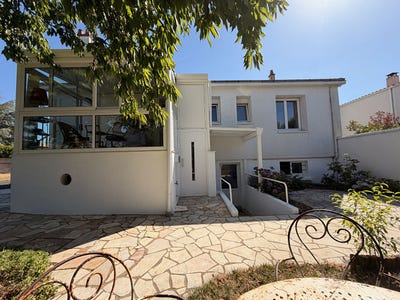 /international/fr/la-bruffiere-pays-de-la-loire-310119312176/