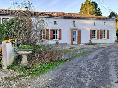 /international/fr/barbezieux-saint-hilaire-charente-310108245973/