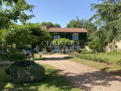 /international/fr/piegut-pluviers-aquitaine-310105253067/