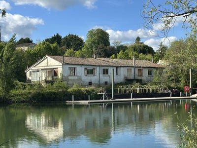 /international/fr/saintes-charente-310100939048/