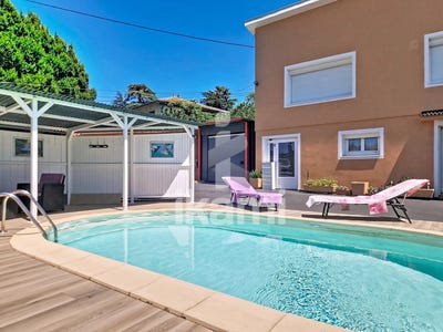 /international/fr/roussillon-burgundy-310106935615/