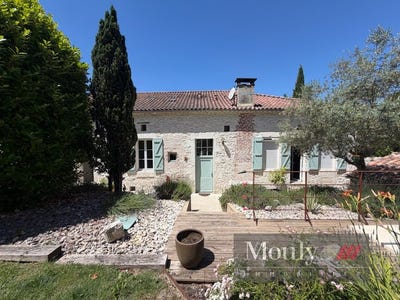 /international/fr/montcuq-en-quercy-blanc-midi-pyrenees-310106382279/
