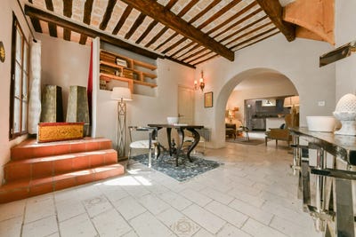 /international/fr/uzes-aquitaine-310103371200/