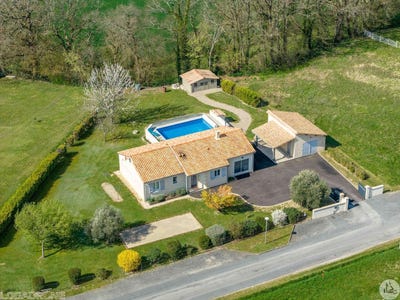 /international/fr/castillonnes-aquitaine-310104946267/