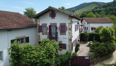 /international/fr/ainhoa-aquitaine-310107675887/