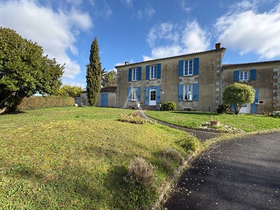 /international/fr/les-velluire-sur-vendee-pays-de-la-loire-310105908315/