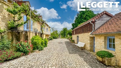 /international/fr/temple-laguyon-aquitaine-310099424671/
