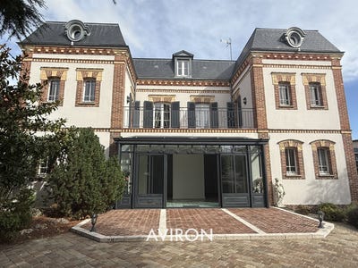 /international/fr/chartres-centre-val-de-loire-310106944582/