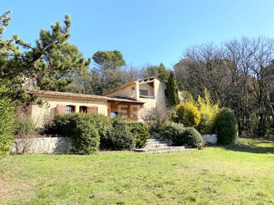 /international/fr/la-bastide-des-jourdans-provence-alpes-cote-d-azur-120092418243/