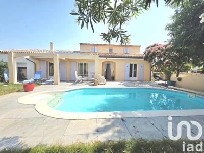 /international/fr/aigues-mortes-languedoc-roussillon-310100543041/?lang=it