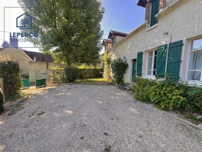 /international/fr/la-ferte-milon-picardie-310119588268/