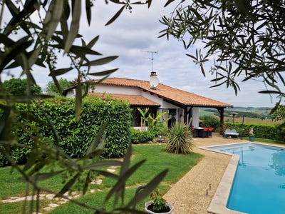 /international/fr/maubec-midi-pyrenees-310108265006/