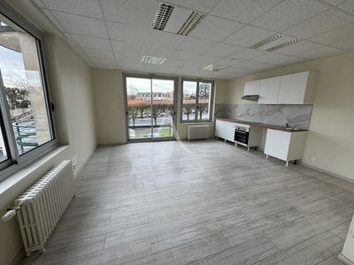 /international/fr/blois-centre-val-de-loire-310105375445/