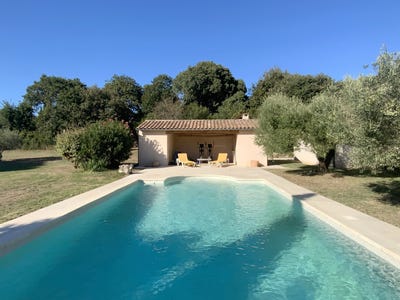 /international/fr/uzes-languedoc-roussillon-310120074769/