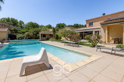 /international/fr/valergues-languedoc-roussillon-310108453378/