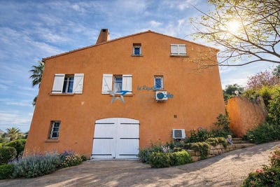 /international/fr/borgo-corsica-310107367797/