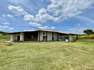 /international/fr/saint-donat-sur-l-herbasse-rhone-310100182588/