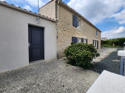/international/fr/les-magnils-reigniers-pays-de-la-loire-310101288485/?lang=en
