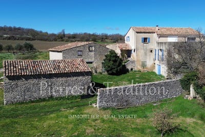 /international/fr/saint-martin-de-castillon-provence-alpes-cote-d-azur-310100605259/