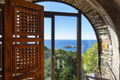 /international/fr/centuri-corsica-310103565072/