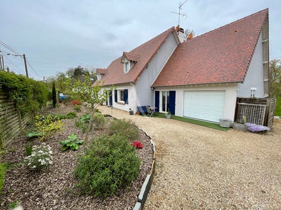 /international/fr/les-allees-de-checy-checy-centre-val-de-loire-310108403527/