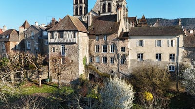 /international/fr/autun-burgundy-310099575539/