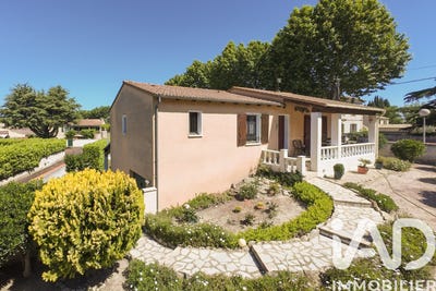 /international/fr/saint-etienne-du-gres-provence-alpes-cote-d-azur-310108729400/