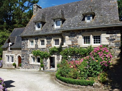 /international/fr/chateauneuf-du-faou-brittany-310100170310/