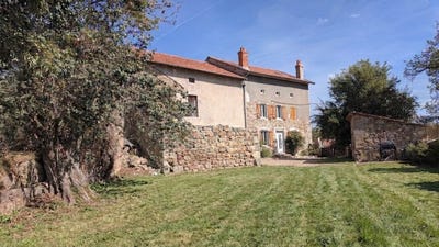 /international/fr/saint-pierre-du-champ-auvergne-310119973347/