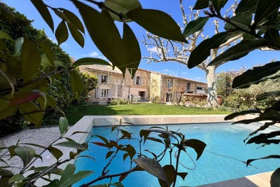 /international/fr/noves-provence-alpes-cote-d-azur-310100646684/