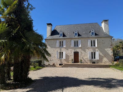/international/fr/pau-aquitaine-310107412675/