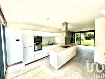 /international/fr/maisons-laffitte-ile-de-france-310098919379/