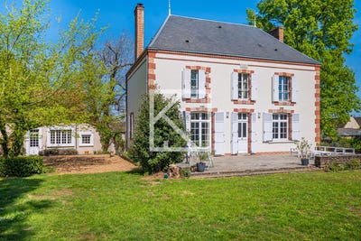 /international/fr/guecelard-pays-de-la-loire-310106068753/