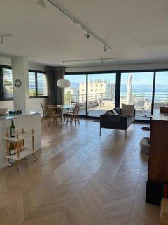 /international/fr/evian-les-bains-rhone-310107599145/