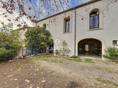 /international/fr/pezenas-languedoc-roussillon-310108407473/
