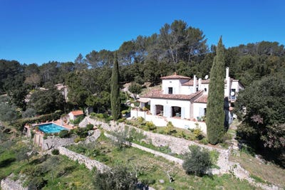/international/fr/pignans-provence-alpes-cote-d-azur-310107014444/